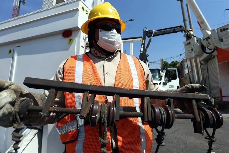 En el primer semestre el número de trabajadores formales registrados en el IMSS aumentó en 453 mil 535 personas respecto al cierre de 2020.