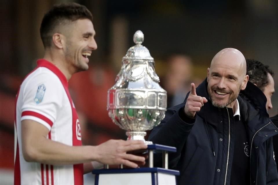 Erik ten Hag seguirá en el equipo.