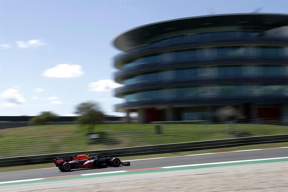 Checo fue tercero y décimo en las primeras prácticas.