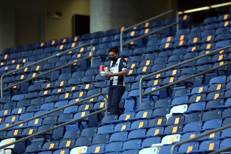 Observa el color en el BBVA  en el duelo Rayados-Mazatlán.