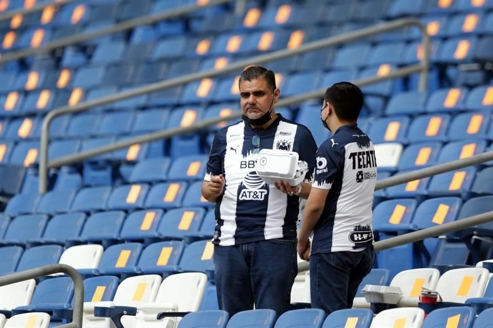 Observa el color en el BBVA  en el duelo Rayados-Mazatlán.