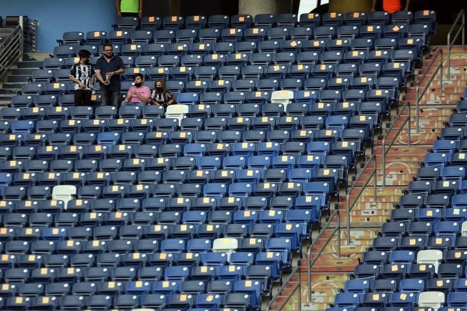 Observa el color en el BBVA  en el duelo Rayados-Mazatlán.