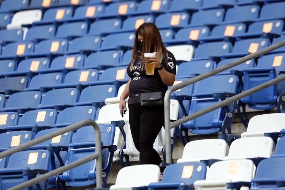 Observa el color en el BBVA  en el duelo Rayados-Mazatlán.