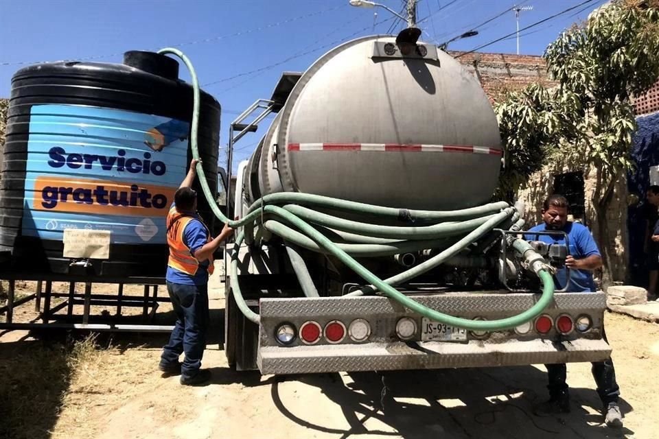El colectivo llamado 'Zapopan con Agua' promueve Amparos para que el Siapa garantice abasto en algunas colonias.