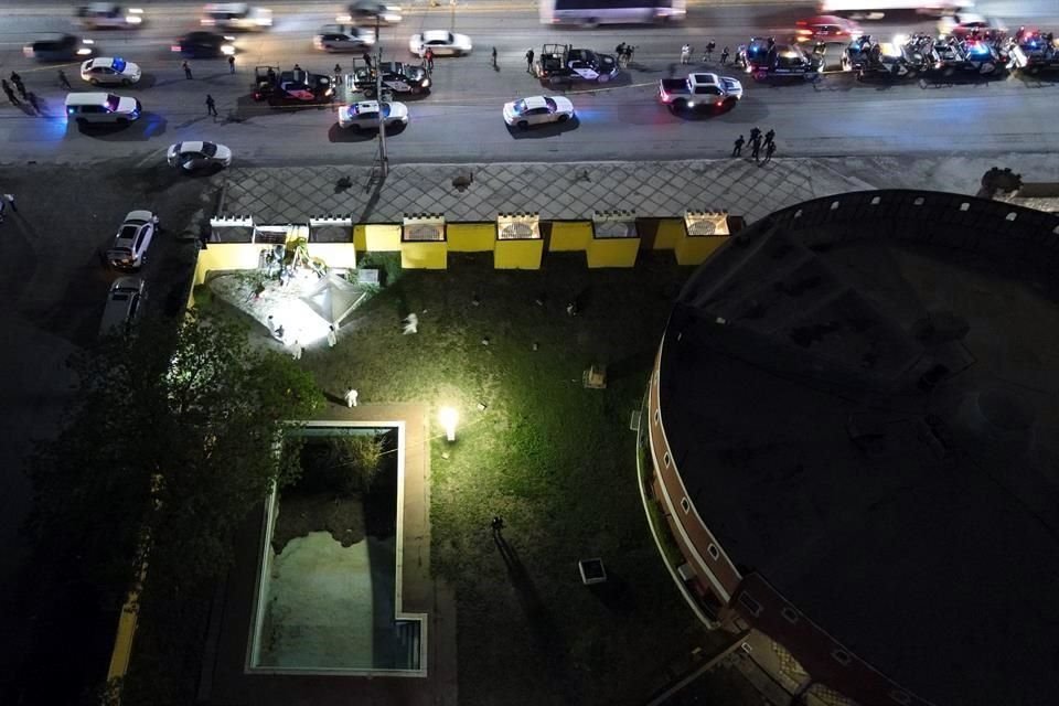 De acuerdo a fuentes federales, en la reunión de seguridad que sostuvo el Presidente esta mañana con diferentes corporaciones, ahí exhibieron los últimos videos recabados por la Fiscalía General, donde se comprueba que Debanhi entró sola al motel Nueva Castilla ubicado en Escobedo.