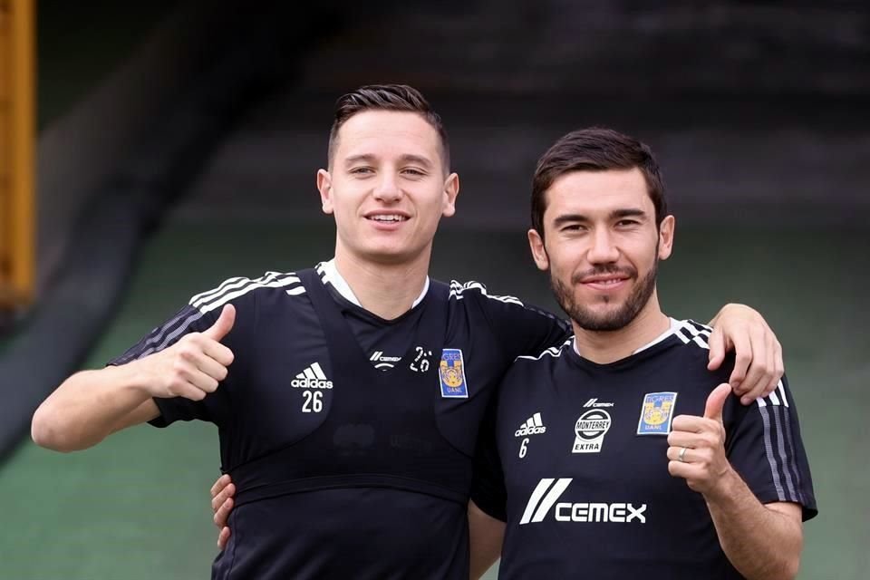 Florian Thauvin (izq.) está más que feliz de jugar en el futbol mexicano.