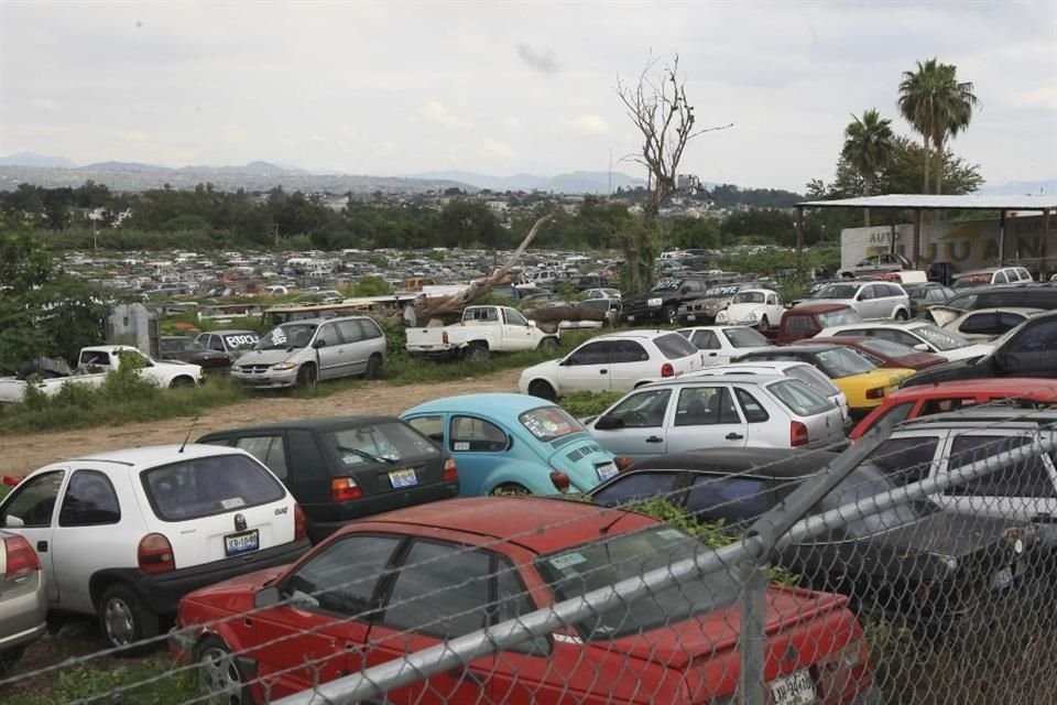 Depósito de automóviles del IJAS.