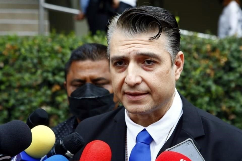 Acompañado por el papá de Debanhi, Omar Tamez, comisionado federal de la Comisión Internacional de los Derechos Humanos, dijo que hay inconformidad de parte de la familia.