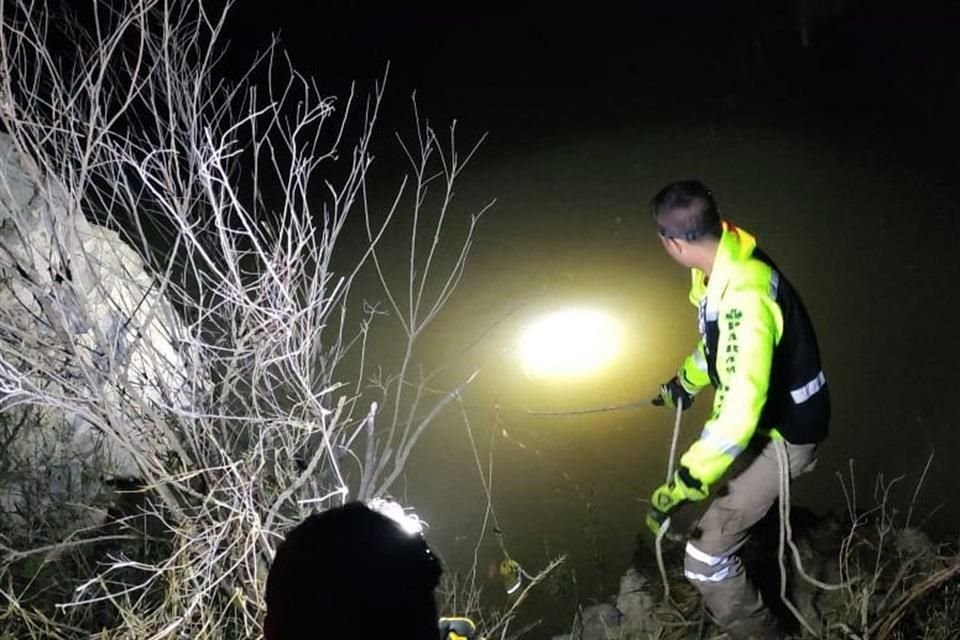 La Unidad Estatal de Protección Civil y Bomberos de Jalisco participó en la búsqueda de las víctimas en el Río Mirindillas, de Mascota.