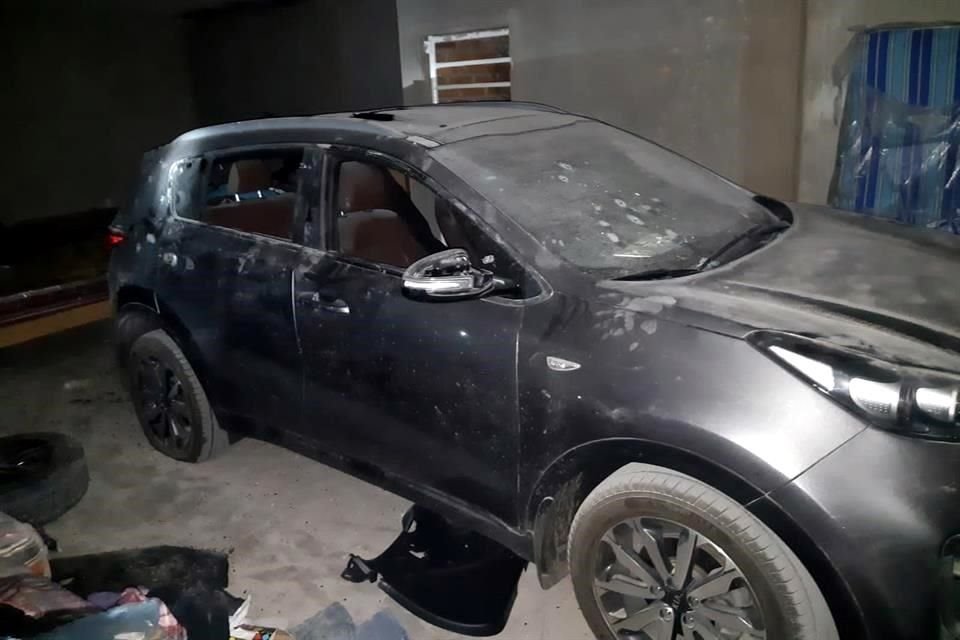 La Policía de Tuxcueca encontró un vehículo Kia Sportage gris con varios balazos.