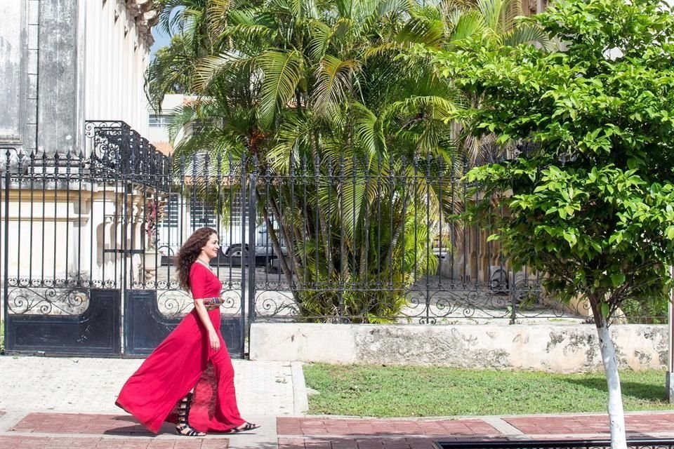 Caminar por el Paseo Montejo de Mérida.