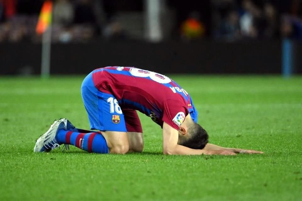 Jordi Alba sin dar crédito a lo que sucedió en el Camp Nou.