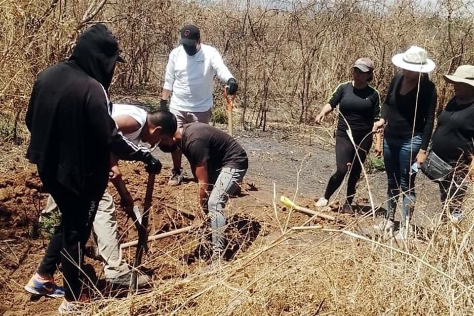 Por segunda ocasión en menos de una semana, integrantes de un colectivo hallaron restos humanos en un predio cercano a un fraccionamiento de El Salto.