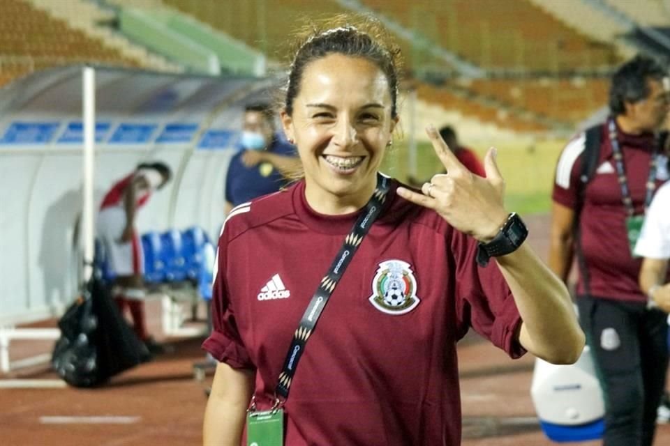 La felicidad de Ana Galindo, estratega del conjunto tricolor.