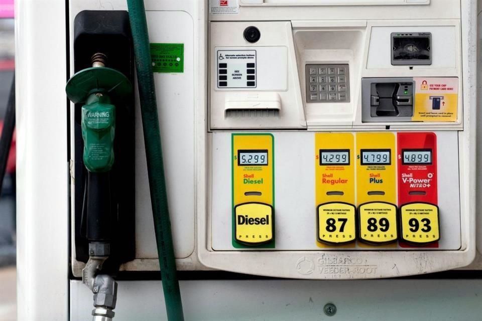 Apoyos fiscales y subsidios a combustibles, especialmente a la gasolina, elevan la demanda y ejercen presión alcista sobre los precios del crudo.