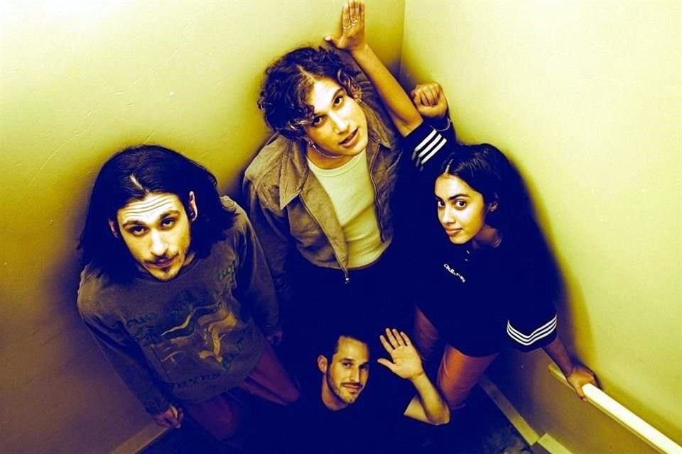La banda estadounidense de rock psicodélico Crumb.