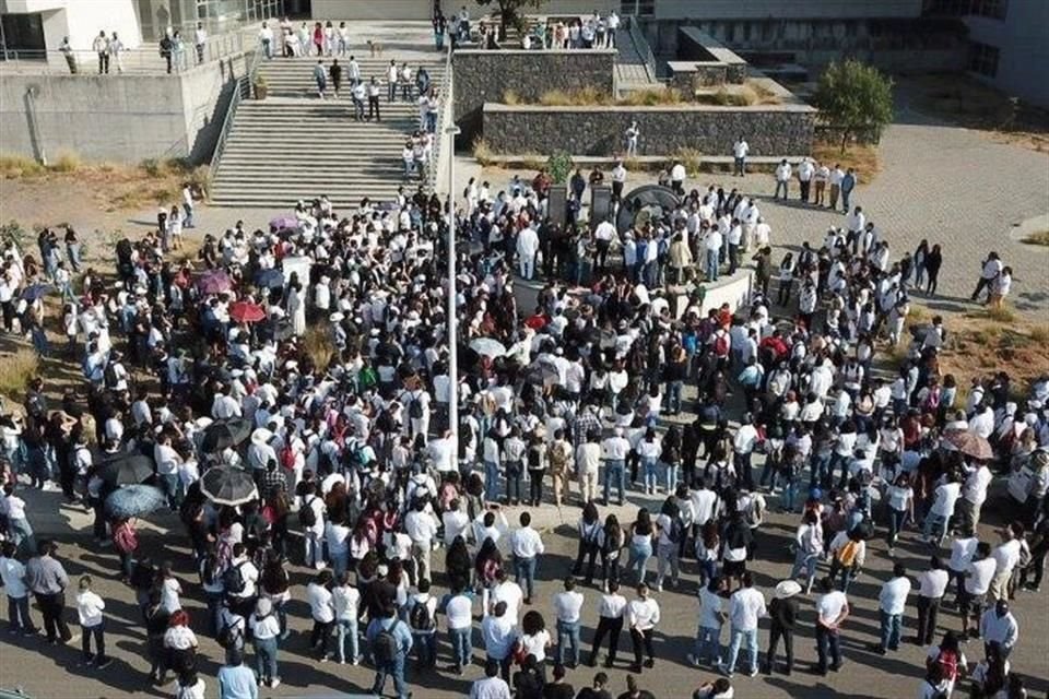 Alumnos de la UG protestaron este jueves.