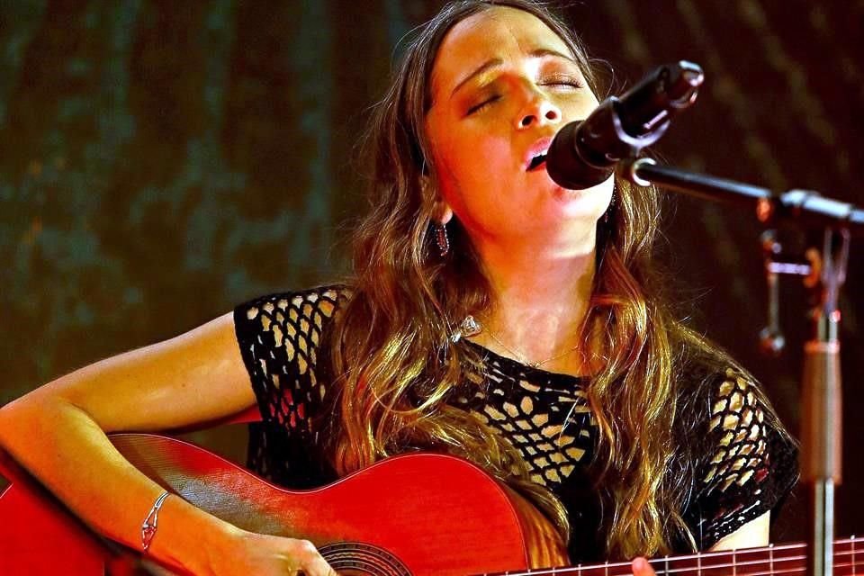 Canta Natalia Lafourcade a las cosechas de Casa Madero. La primera casa vinícola de América conmemora 425 años de historia.