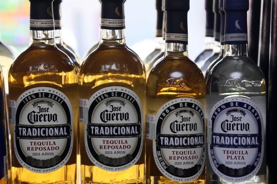 Tequila Tradicional de José Cuervo.