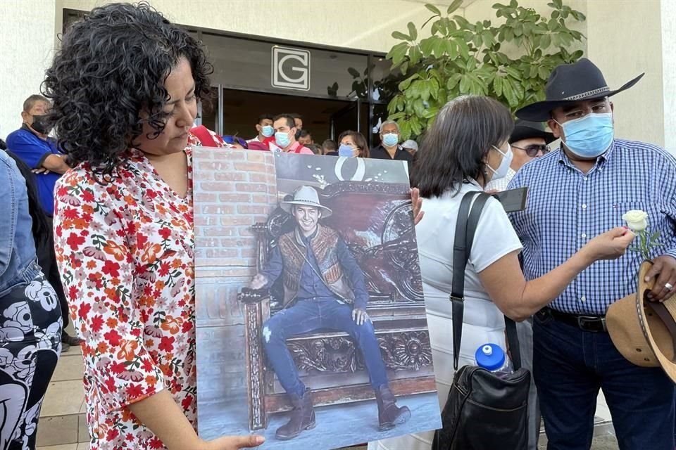 Familiares y amigos en el funeral del estudiante de la Universidad de Guanajuato asesinado el miércoles pasado.