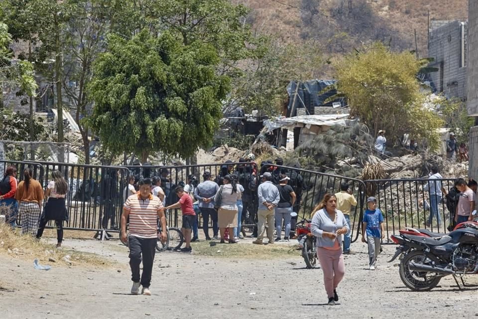 Habitantes de la Colonia Colinas de la Primavera fueron desalojados de sus hogares por 'invadir' el cauce que es propiedad federal.