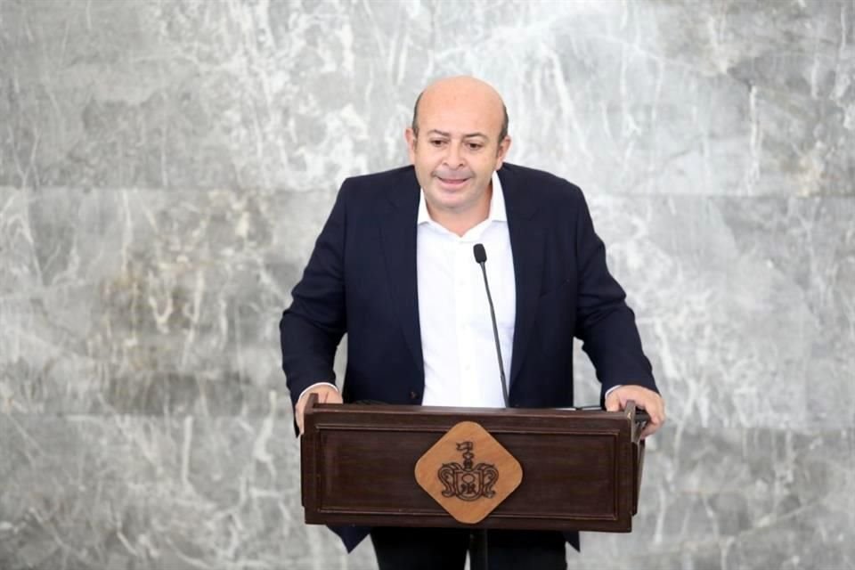 Marco Valerio Pérez Gollaz, Secretario del Trabajo durante la entrega de reconocimientos a líderes sindicales por el Día del Trabajo.