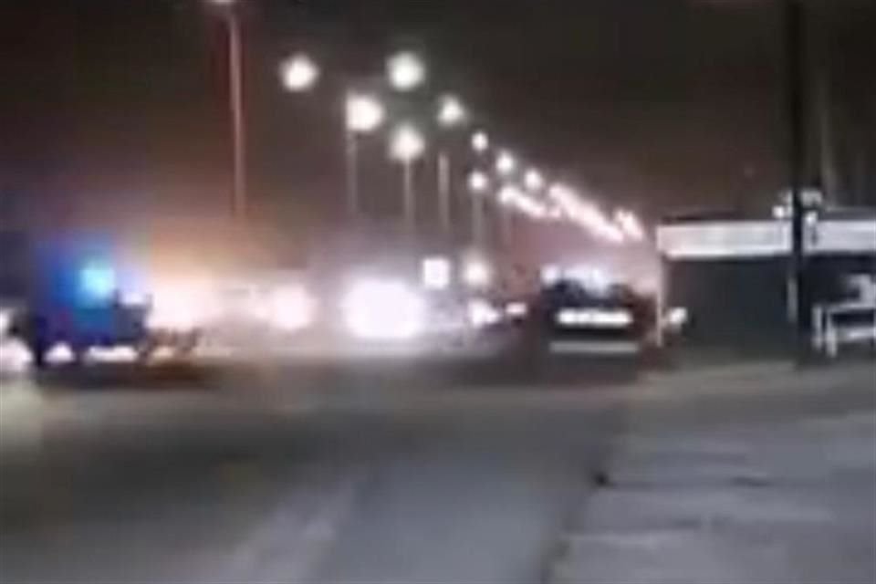 Los sicarios pertenecientes al grupo 'Los Cazadores', brazo armado de Los Chapitos en esta región noroeste de la entidad, hicieron alarde del robo en el kilómetro 74 de la vía Altar-Caborca.