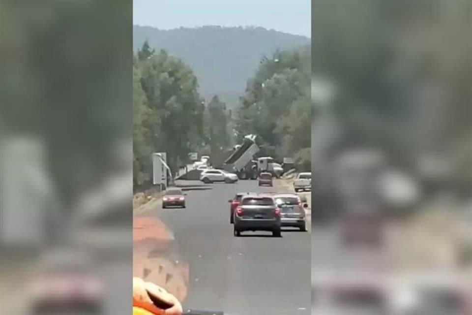Vía redes sociales circulan videos en los que se escuchan balazos y se presume que se trata de enfrentamientos armados.