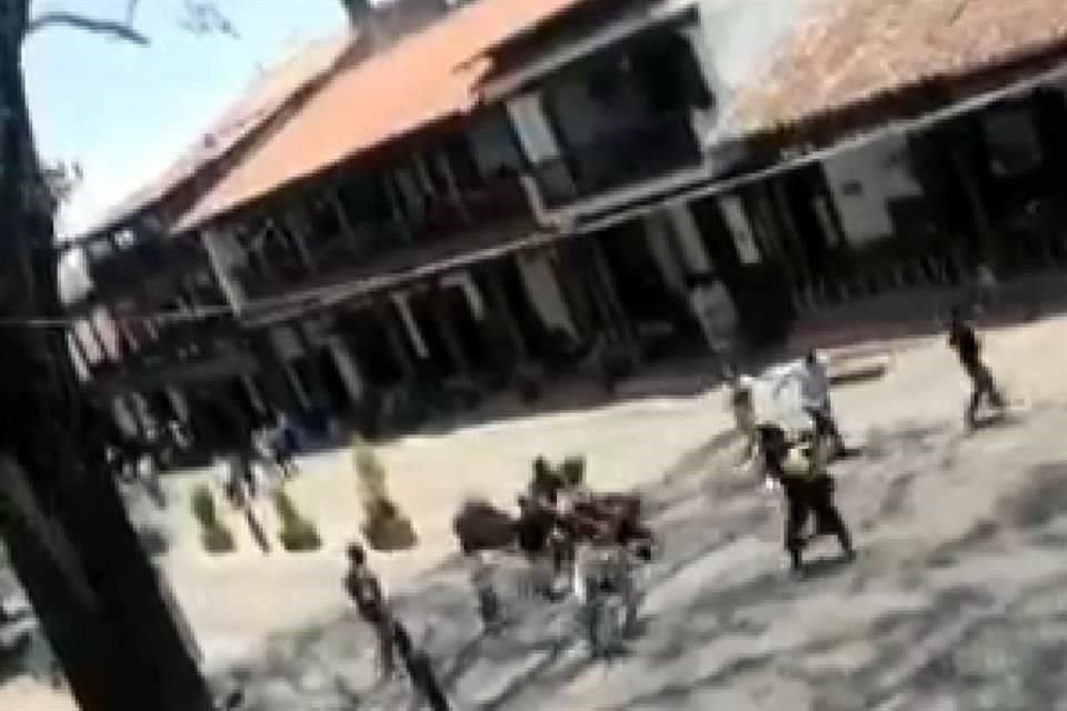 Sujetos armados privaron de la libertad a tres hombres, que se encontraban en un bar cerca del Centro de Mazamitla, lo que desencadenó la balacera del domingo.