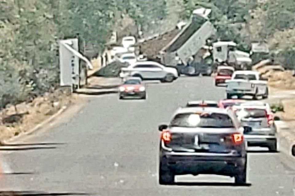 Criminales armaron balaceras y bloqueos ayer en Mazamitla.