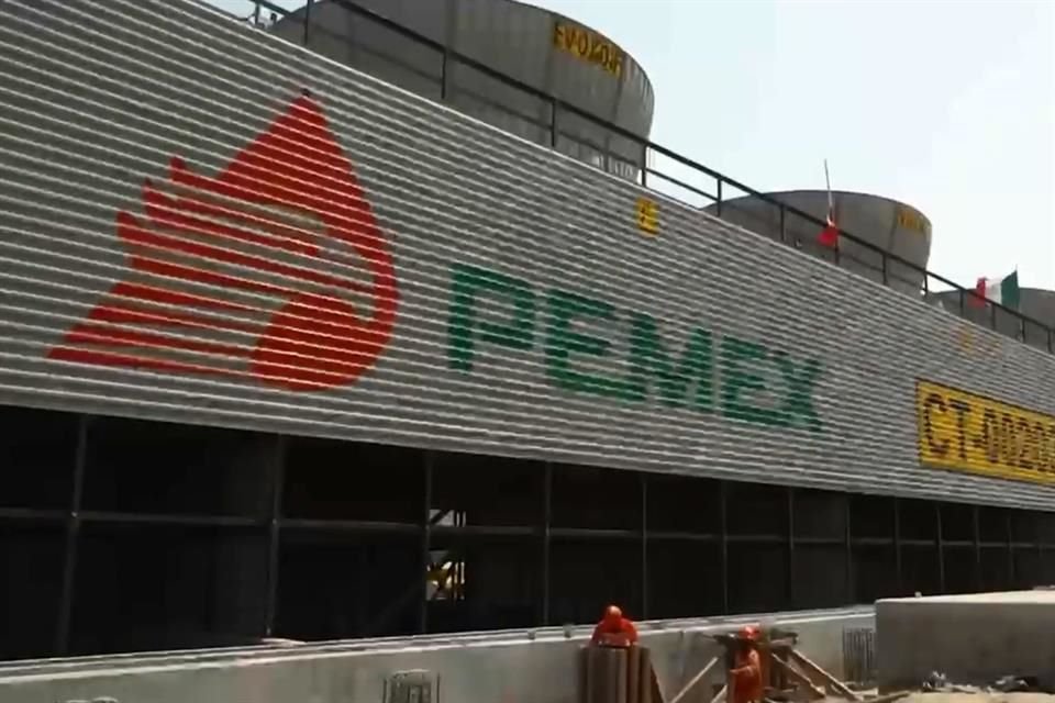 Pemex tiene la carga de deuda más alta de todas las grandes empresas petroleras. 