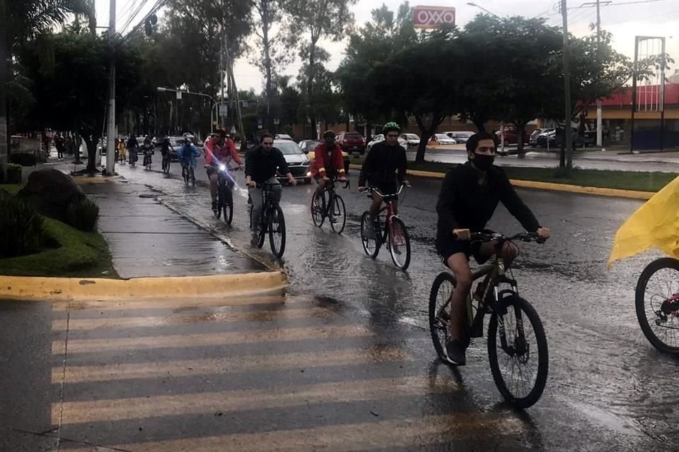 Ni un centímetro le tocarán a la Ciclovía de Avenida Guadalupe. Se queda como está, dijo el Alcalde Juan José Frangie.