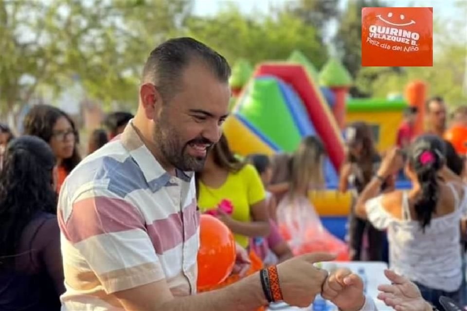 Gerardo Quirino festejó a los niños y aprovechó para promocionar su imagen con los regalos, como las pelotas. 