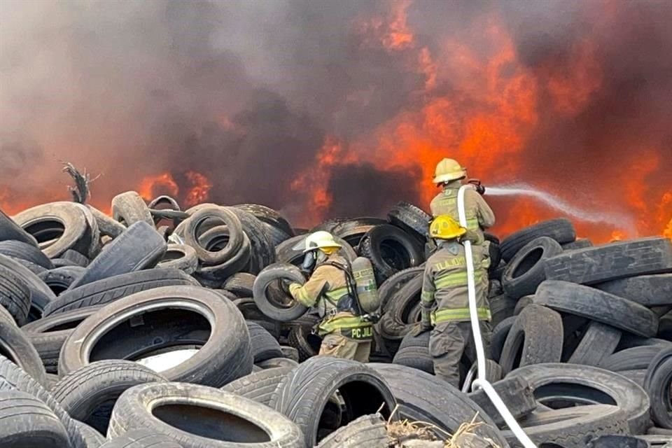 El incendio de llantas inició el lunes a las 13:36 horas en La Guancha, en Tlajomulco.