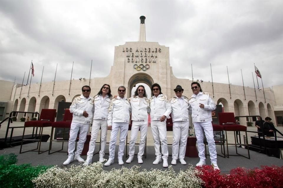 Los Bukis recibieron ayer el reconocimiento por parte del Concejo Municipal de Los Ángeles.
