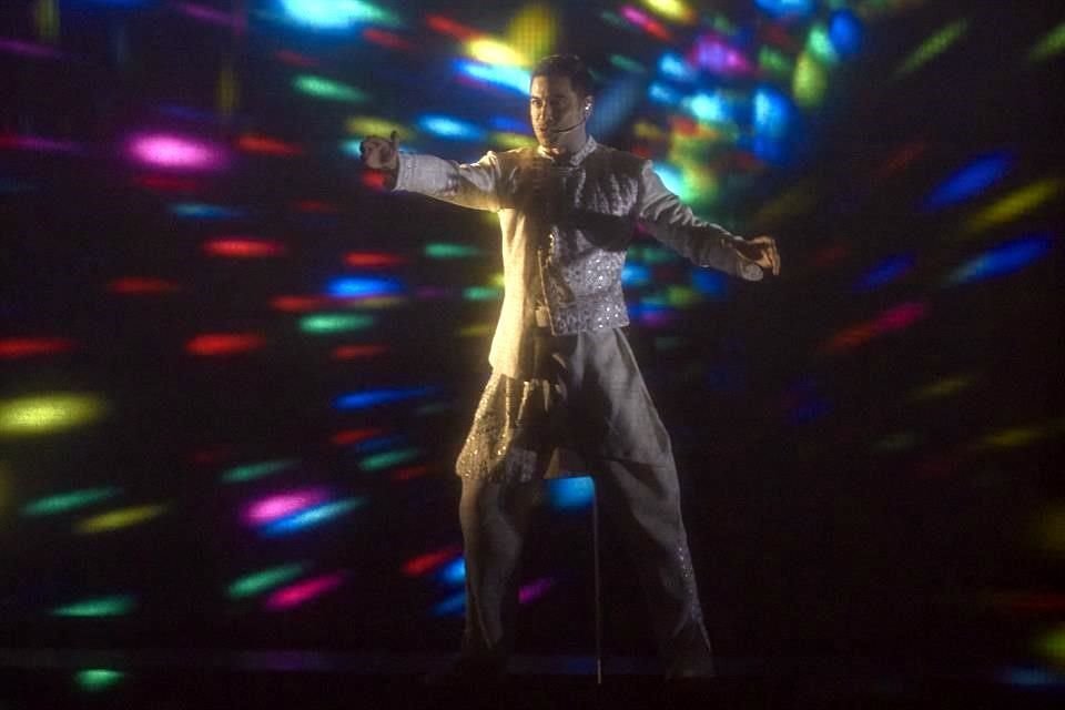 Las coloridas pantallas led, el videomapping y la escenografía también formaron parte del encanto de la historia.