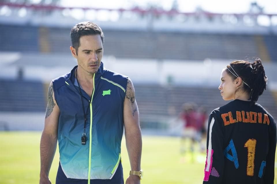 Mauricio Ochmann interpreta a un astro del balompié al borde de la decadencia.