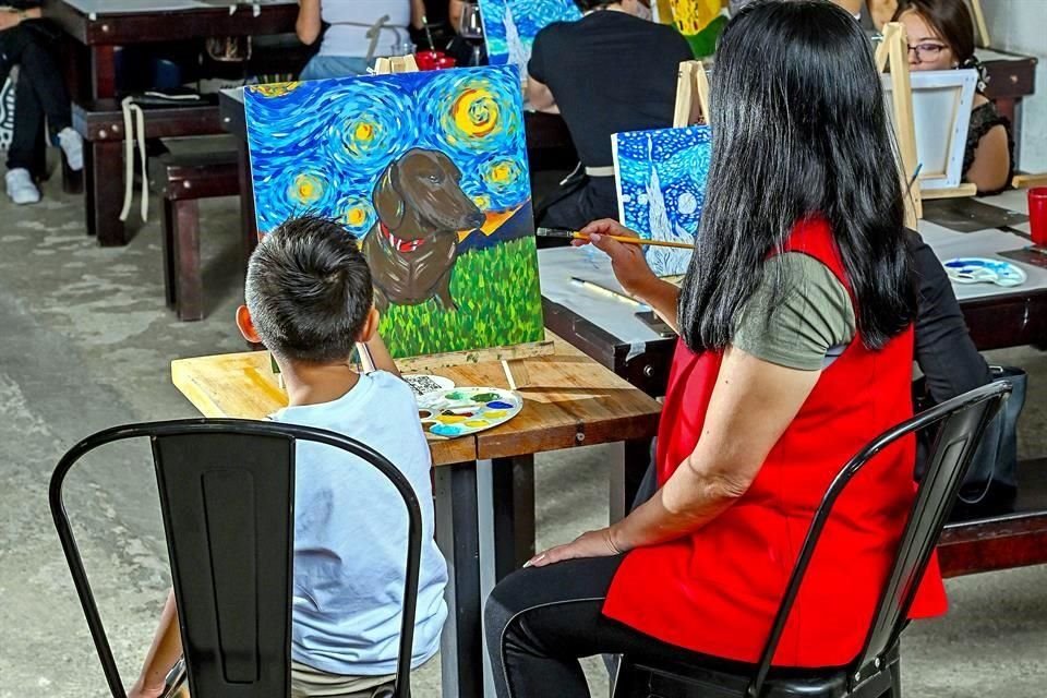Tiempo de calidad es lo que necesitas con mamá, por eso llévala a crear una obra a la experiencia 'Pintor por un Día', en la colonia Roma.
