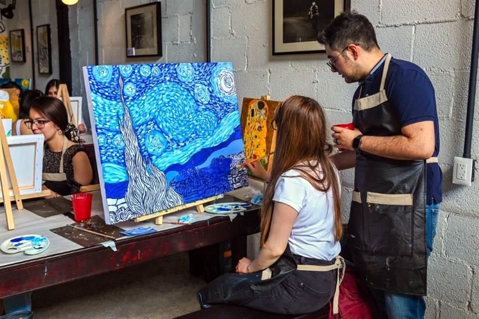 Tiempo de calidad es lo que necesitas con mamá, por eso llévala a crear una obra a la experiencia 'Pintor por un Día', en la colonia Roma.