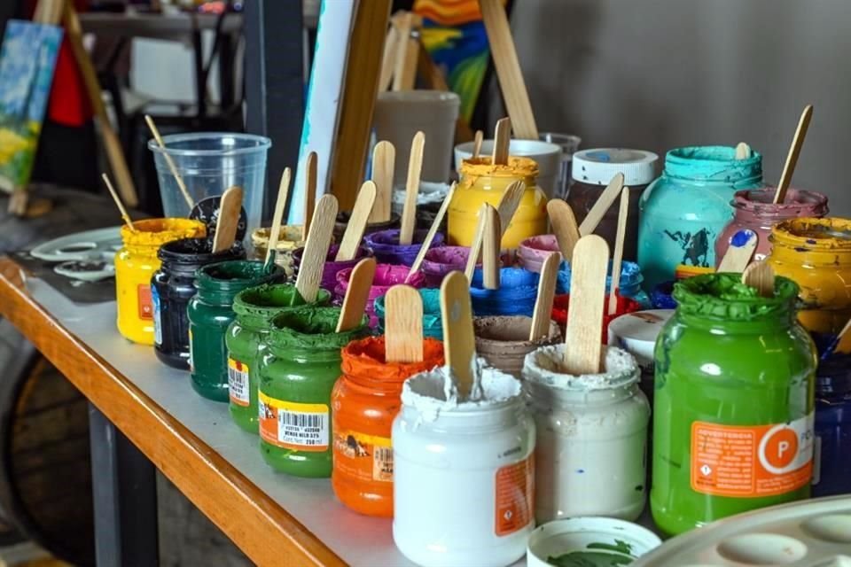 Tiempo de calidad es lo que necesitas con mamá, por eso llévala a crear una obra a la experiencia 'Pintor por un Día', en la colonia Roma.
