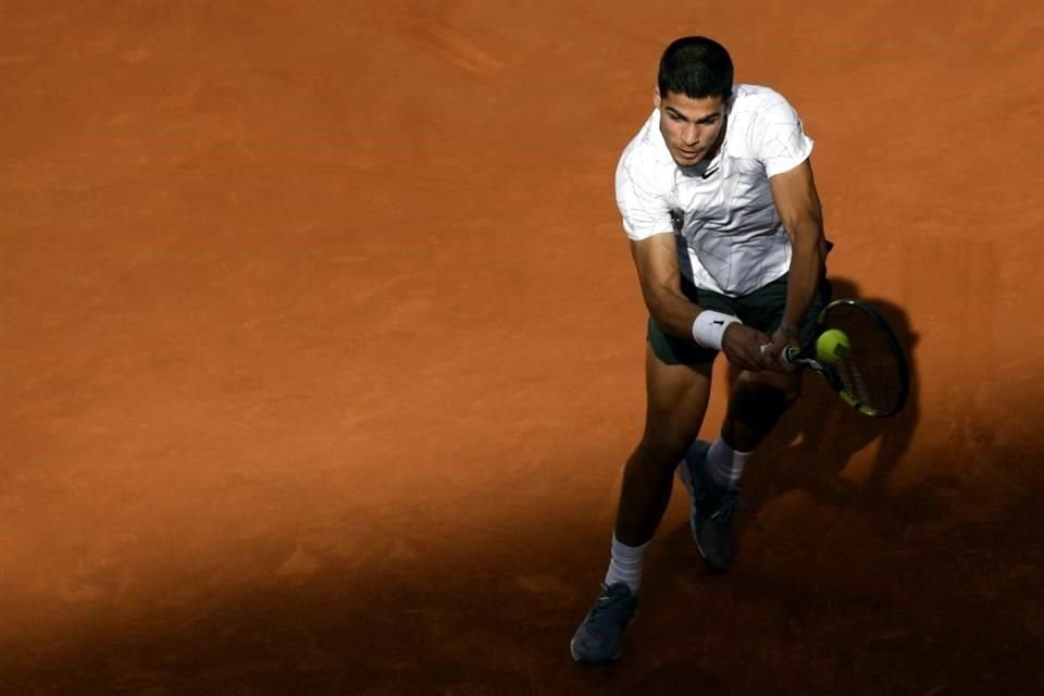 Carlos Alcaraz da la campanada en Madrid.