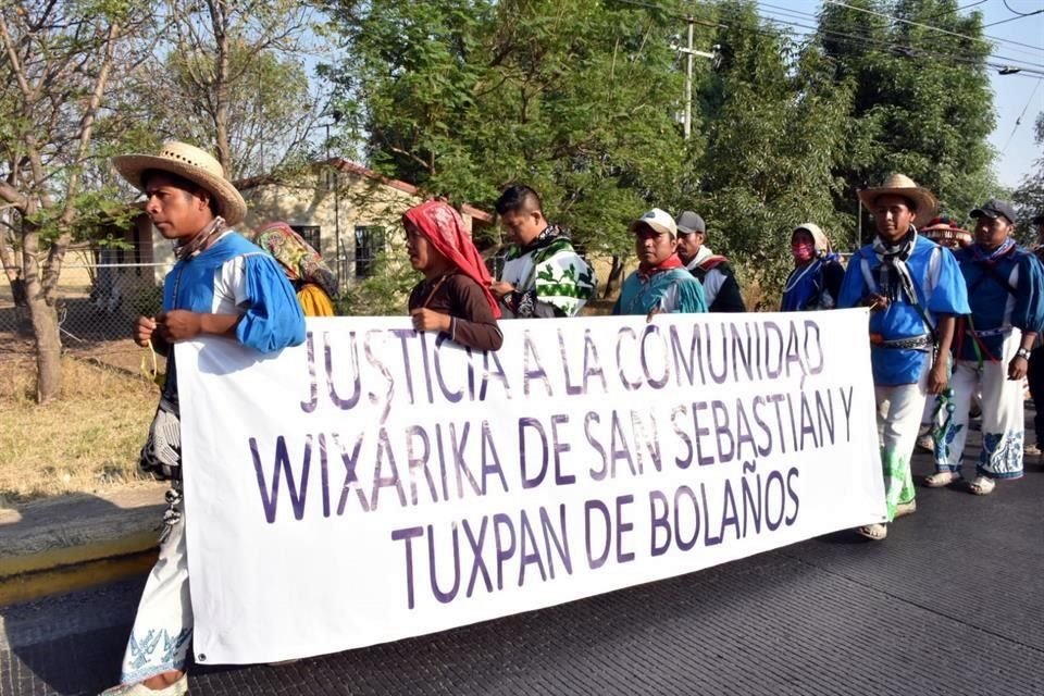 La caravana wixárika llegará esta tarde a Palacio de Gobierno y buscarán reunirse con Enrique Alfaro.