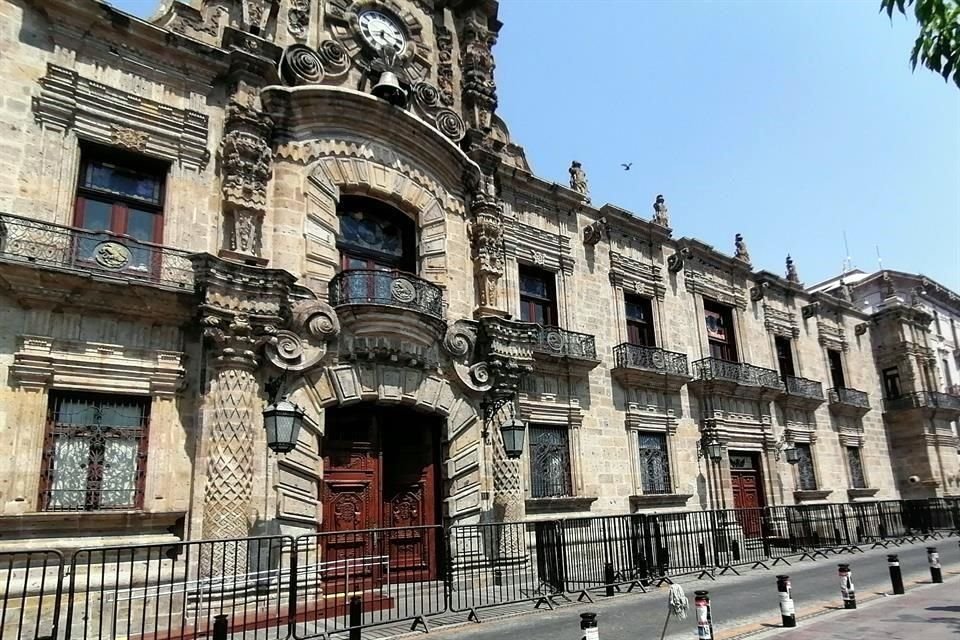 Palacio de Gobierno se encuentra rodeado por vallas.