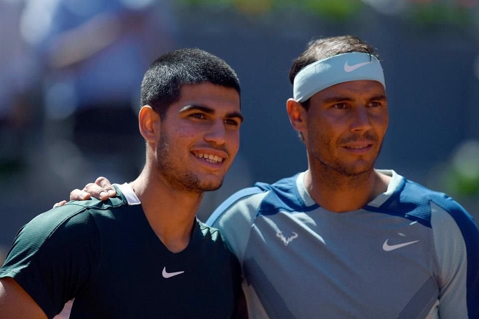 Carlos Alcaraz y Rafael Nadal después del juego en Madrid.