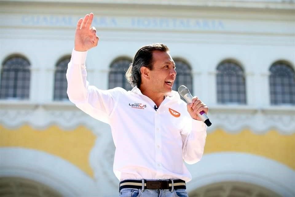 Pablo Lemus tuvo ayer un acto de campaña en la Glorieta Minerva.