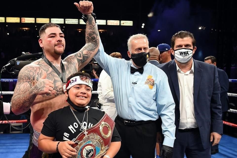 El mexicano se llevó el triunfo por decisión unánime.