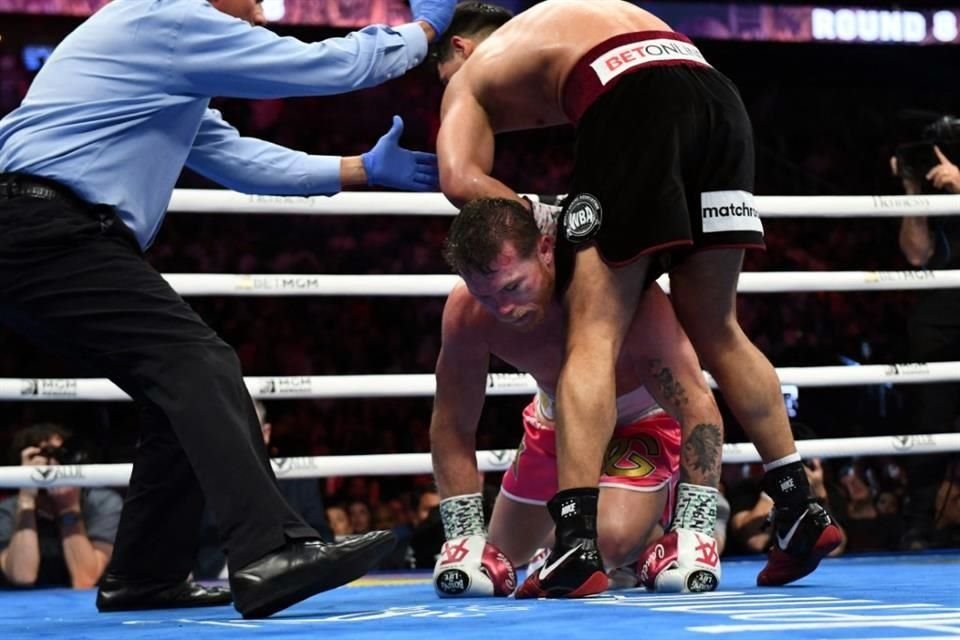 Canelo batalló con el ruso en serio.