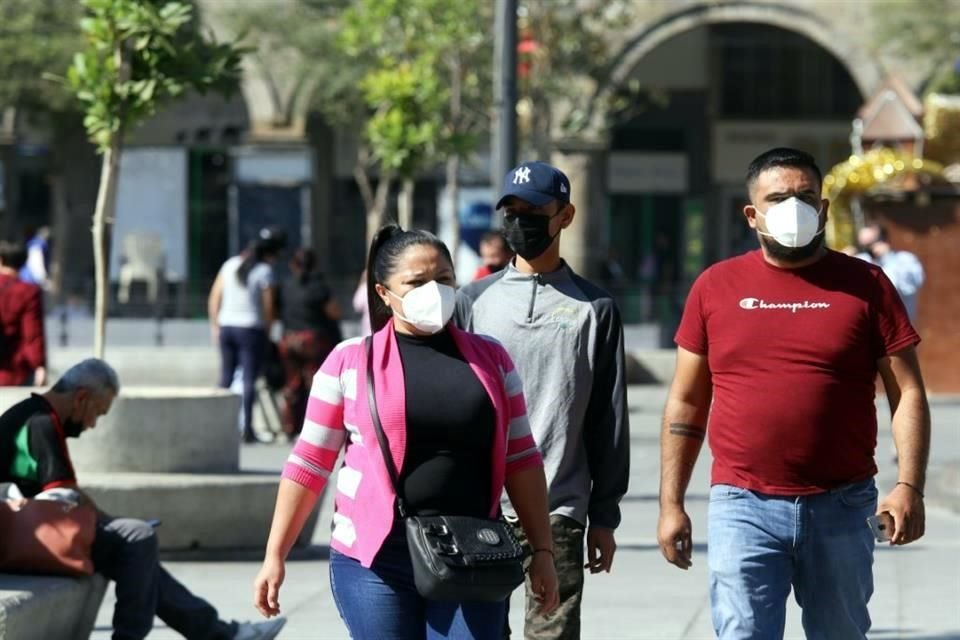 El cubrebocas va de salida en Jalisco, pues solo obligarán su uso en transporte público y espacios del sector salud.