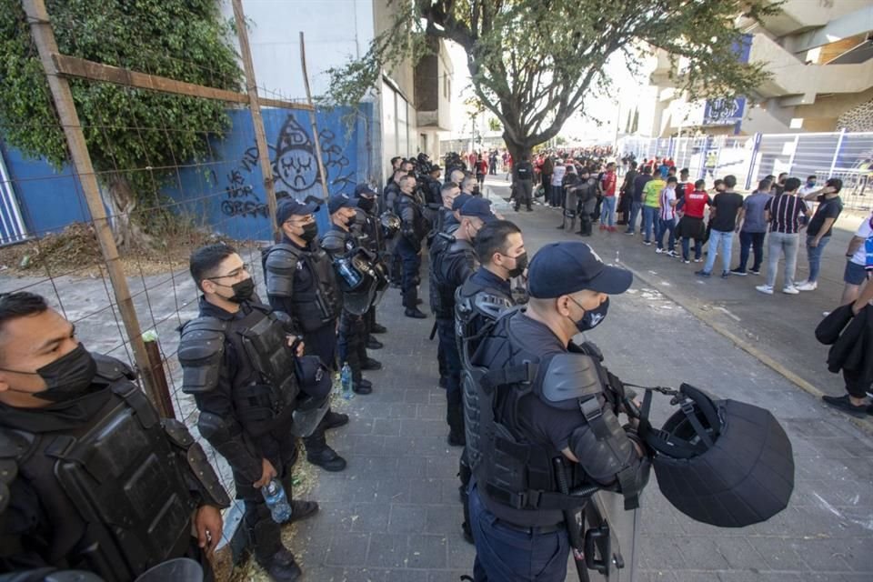 Operativo de Seguridad durante un Clásico Tapatío en el Estadio Jalisco.