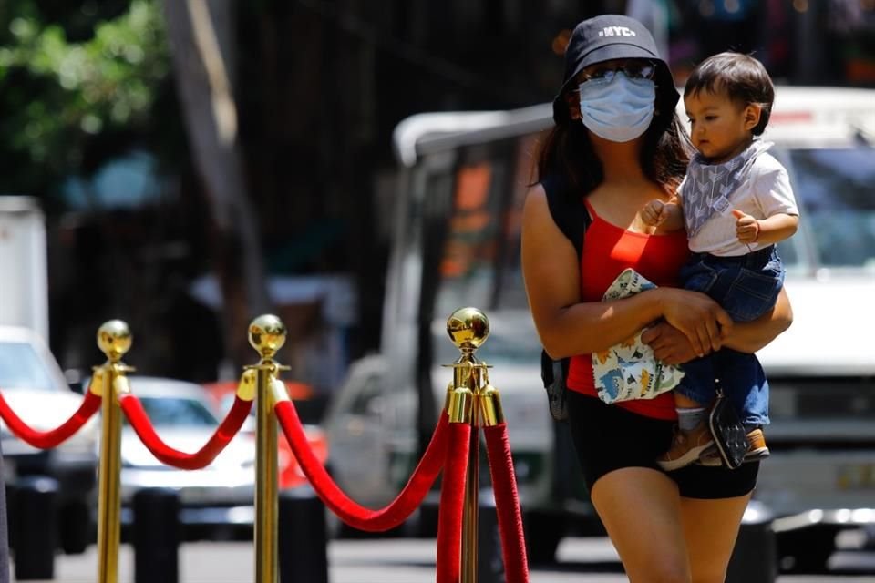 El 50 por ciento de las madres tienden a pausar sus carreras profesionales.